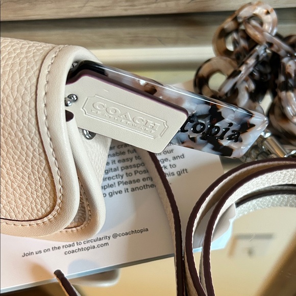 Coachtopia Ivory Leather Crossbody Bag - Picture 8 of 11